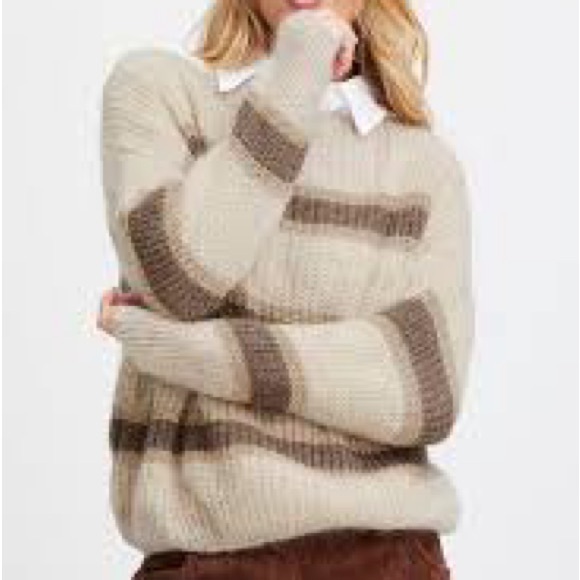 STAY WARM AND STYLISH IN ANY WEATHER WITH THIS VERSATILE PULLOVER SWEATER!
NWOT - Picture 1 of 9